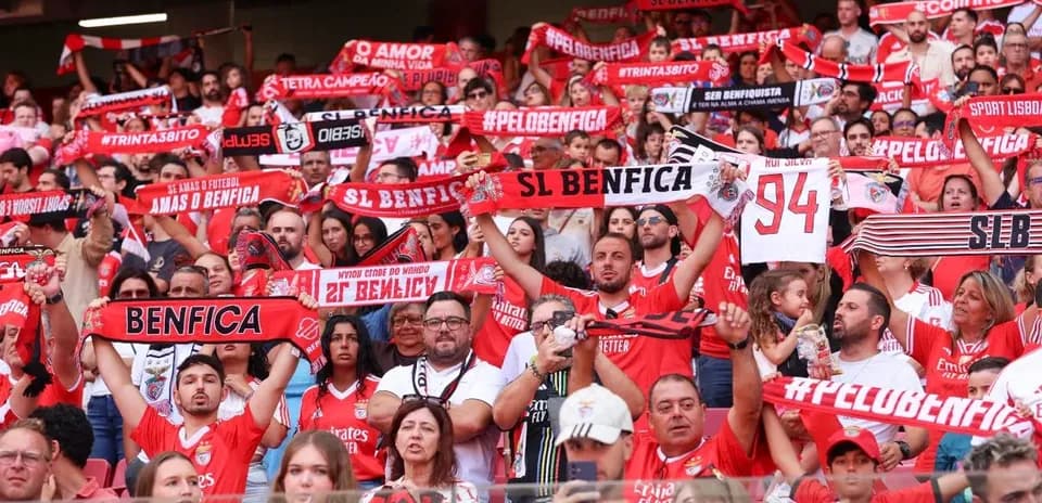 Aficionados de Benfica en el estadio