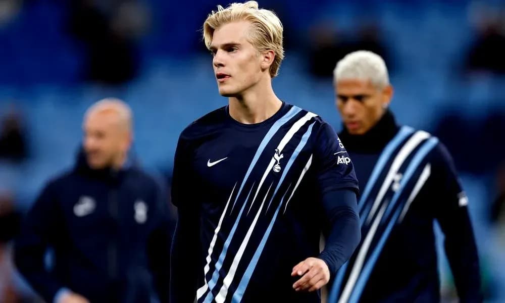 Jugadores de Tottenham en calentamiento antes del partido