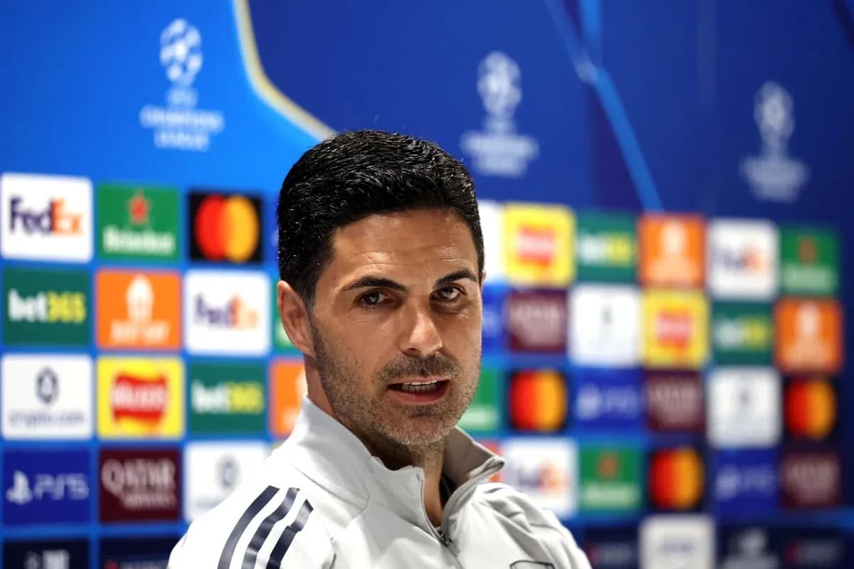 Entrenador en conferencia de prensa de la UEFA Champions League