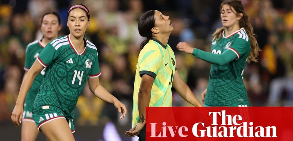 Jugadoras de México y Australia en acción durante el partido