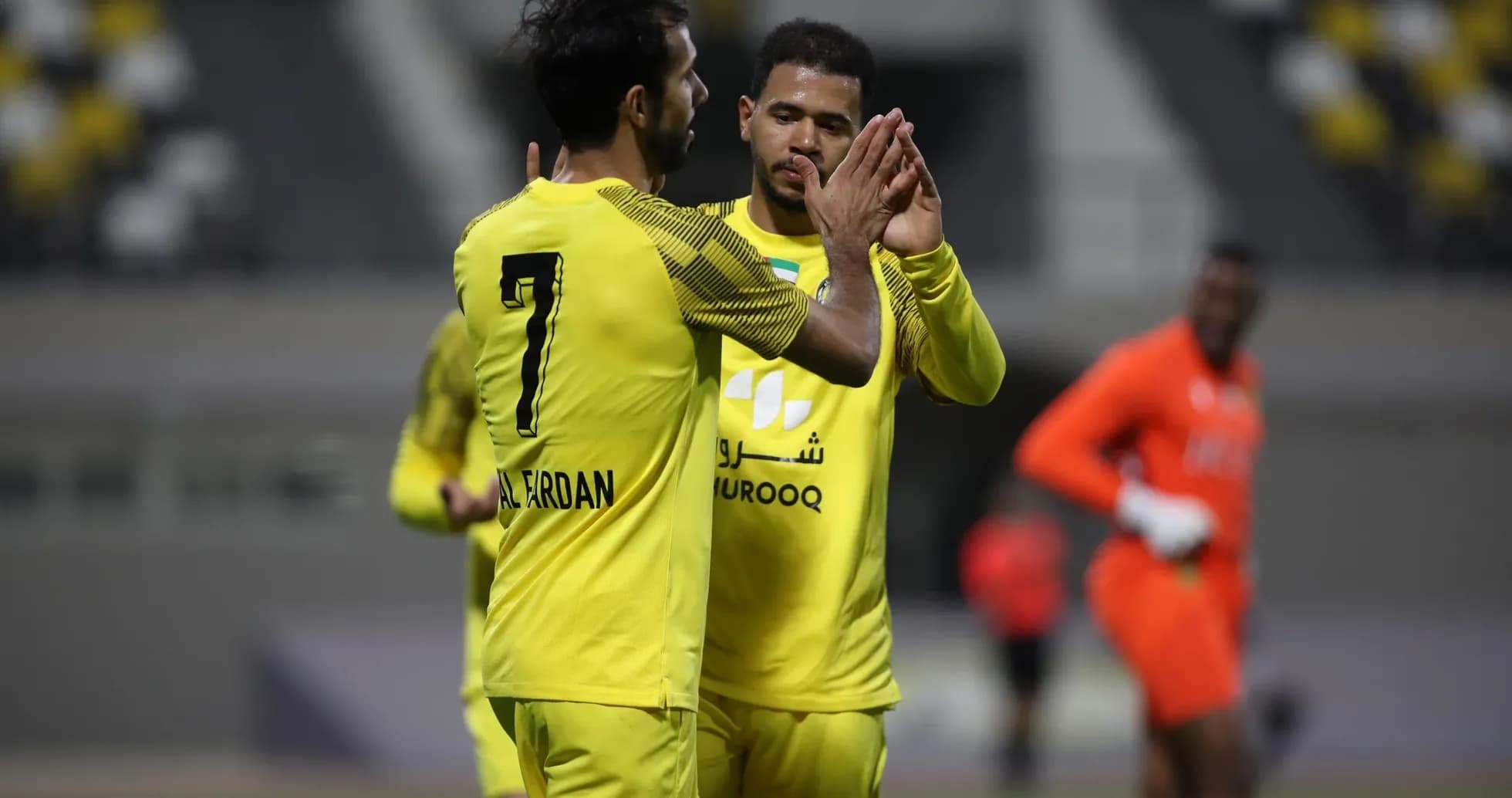 Jugadores de Ittihad Kalba celebrando un gol