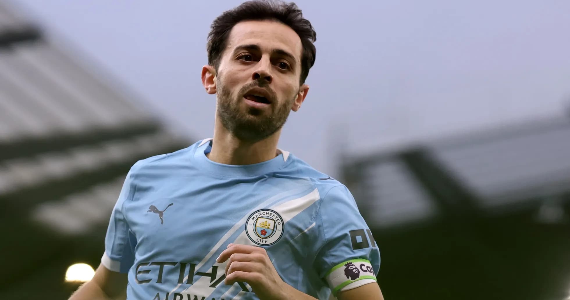 Jugador de Manchester City corriendo en el campo