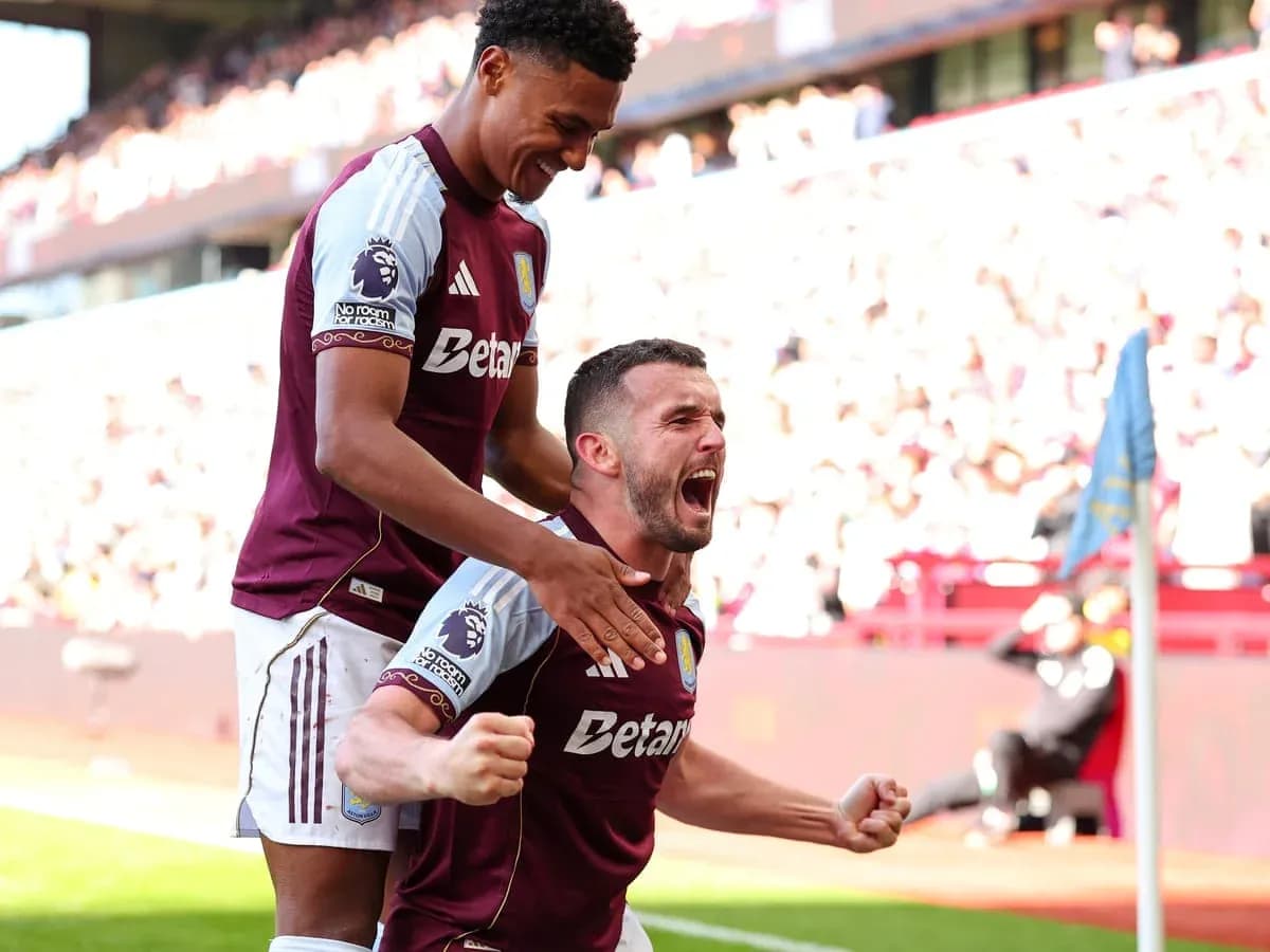 Celebración de gol de Aston Villa en el partido