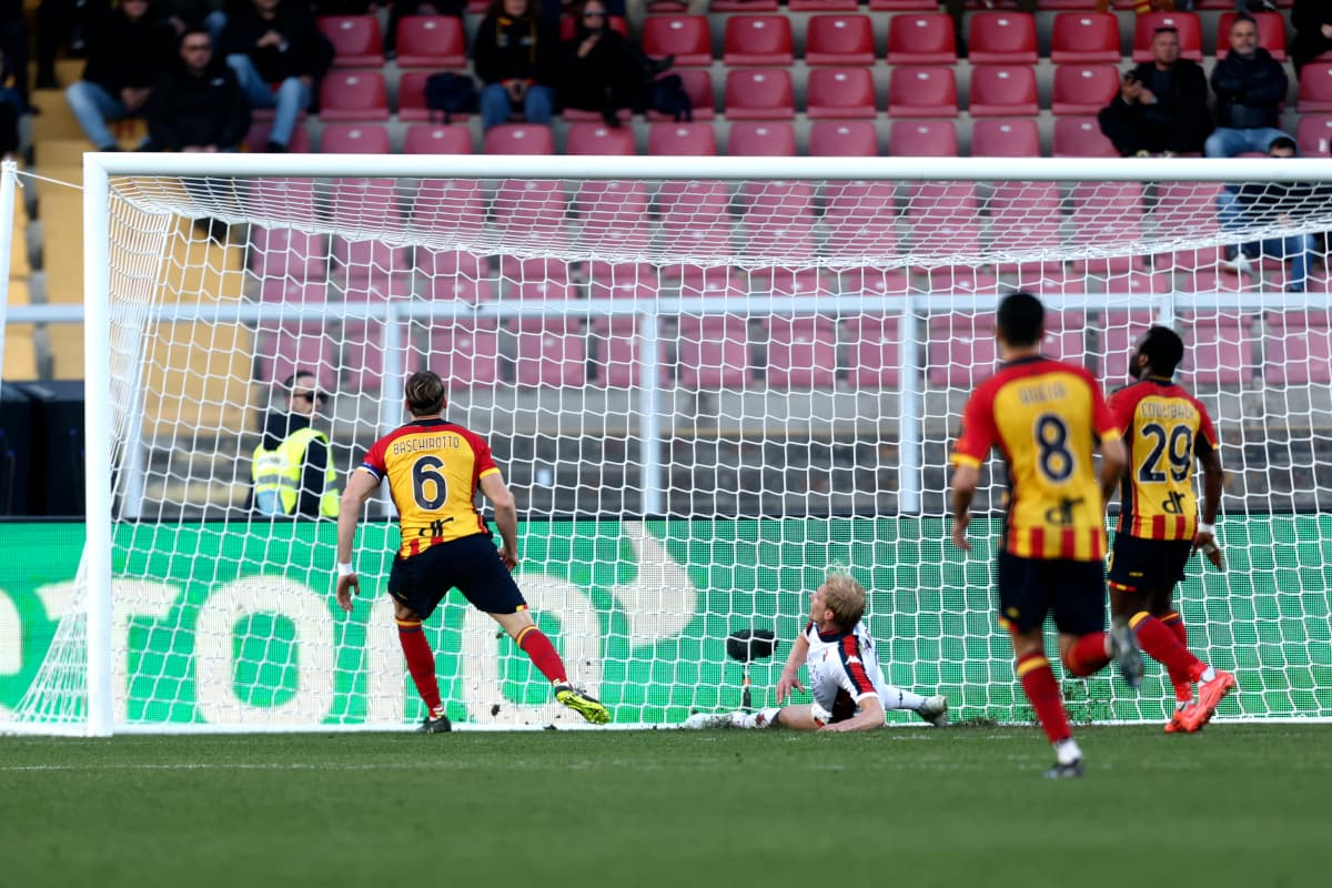 Gol de Lecce contra Genoa en partido de Serie A