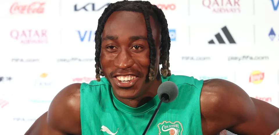 Jugador de Costa de Marfil en conferencia de prensa