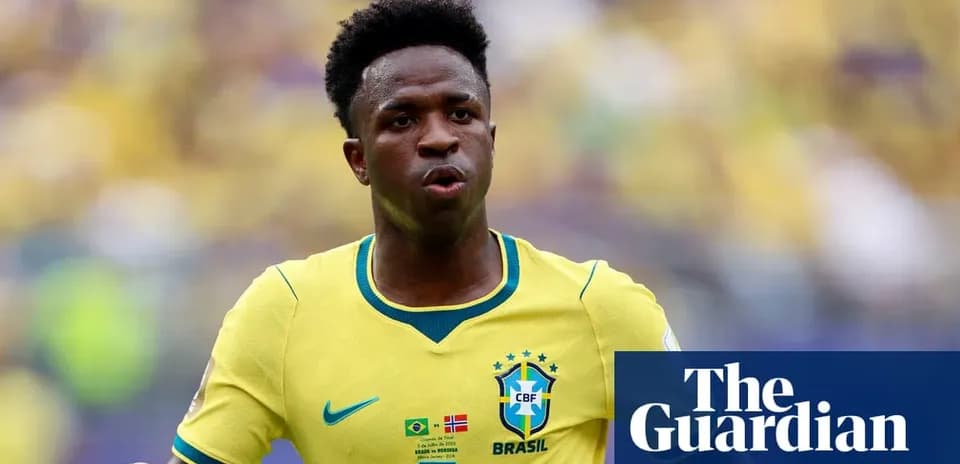 Jugador de Brasil en camiseta amarilla durante partido