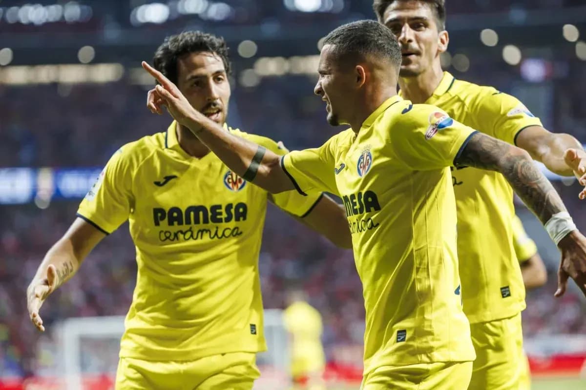 Jugadores de Villarreal celebrando un gol