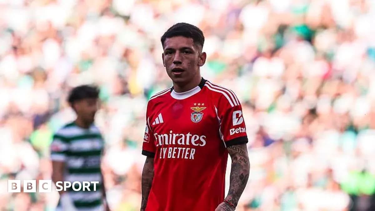Jugador de Benfica en el campo durante un partido