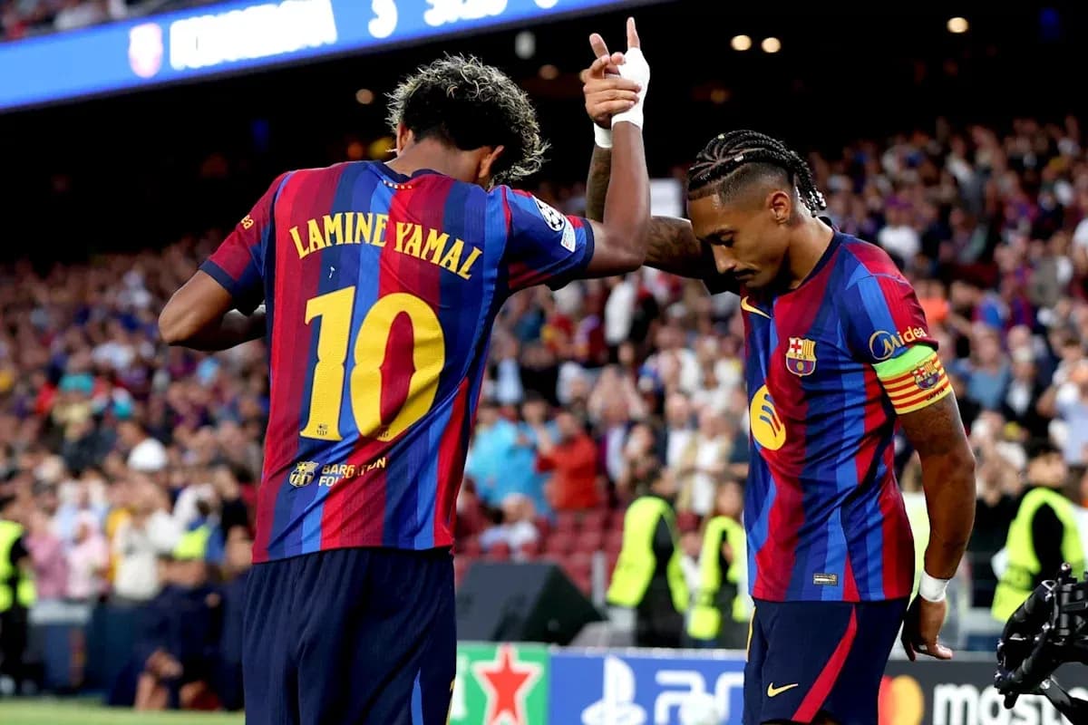Lamine Yamal y jugador del Barça celebrando un gol