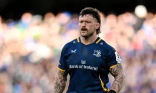 Jugador de rugby de Leinster en el campo