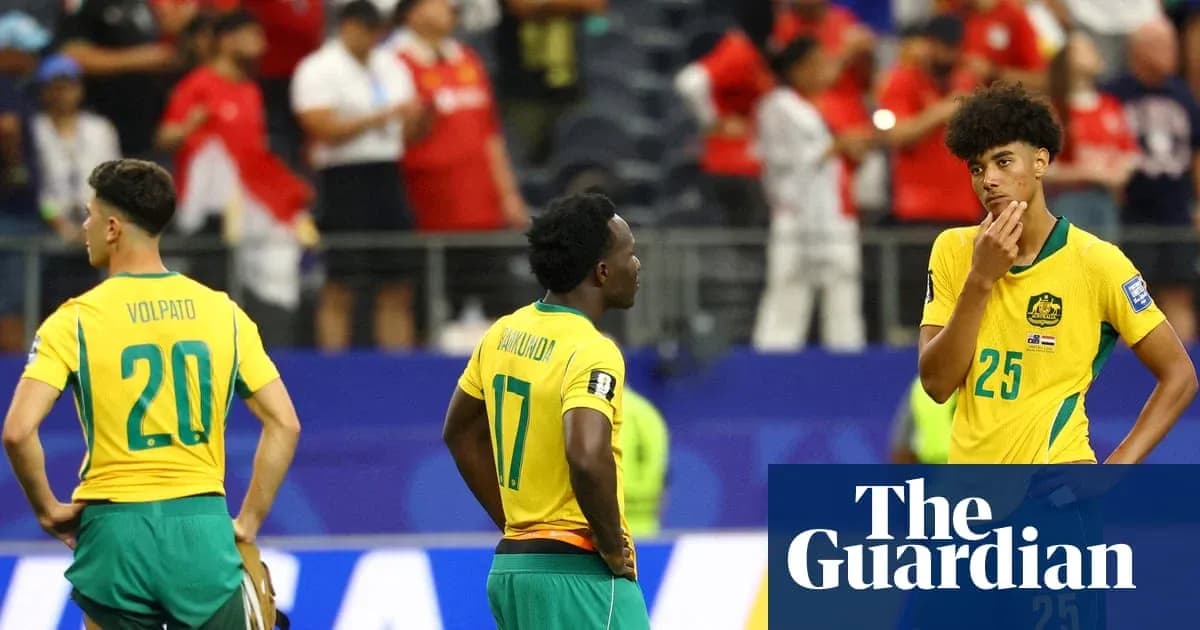 Jugadores de Australia tras el partido en el estadio