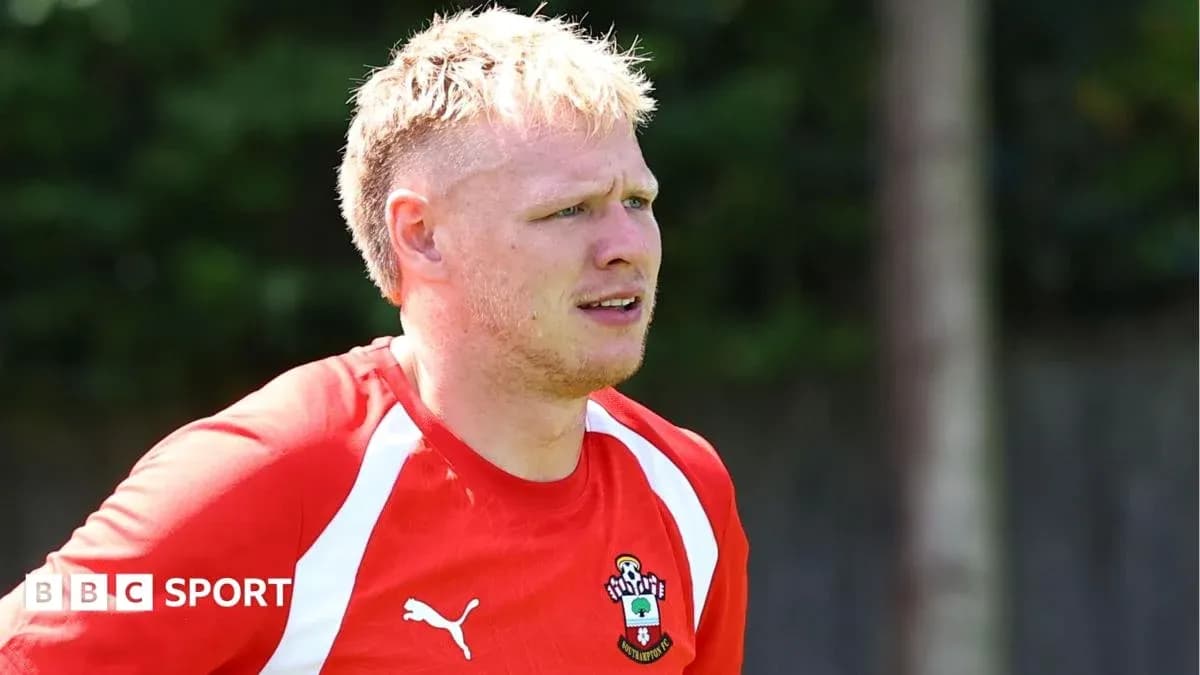 Jugador entrenando con camiseta de Southampton FC
