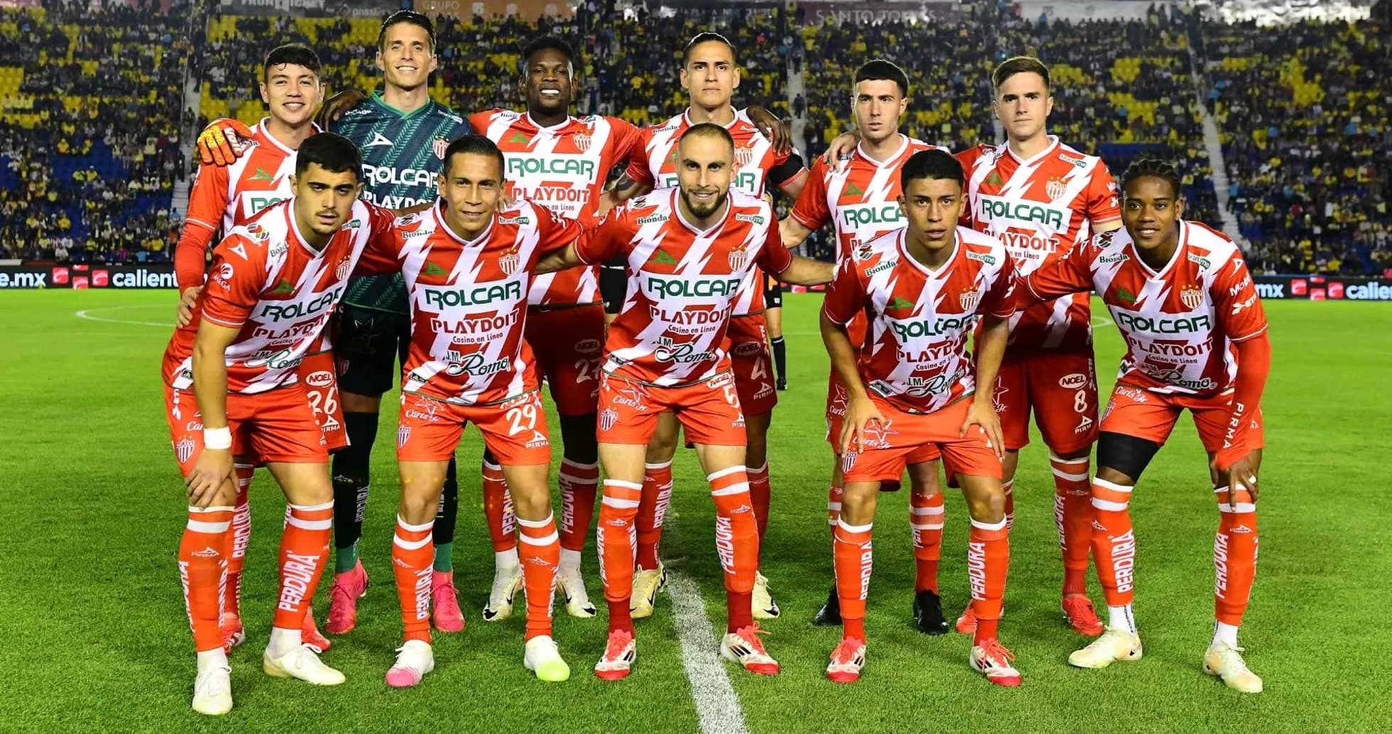 Plantel de Necaxa posando para la foto
