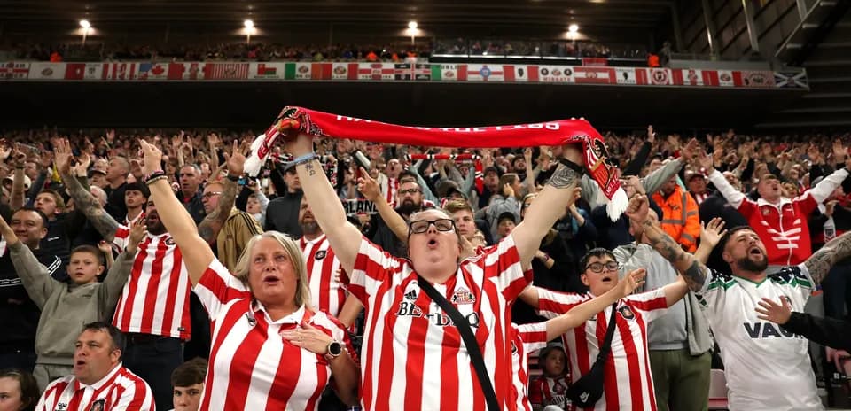 Aficionados de Sunderland animando en el estadio