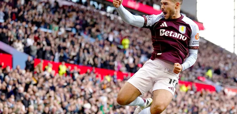 Jugador de Aston Villa celebrando un gol