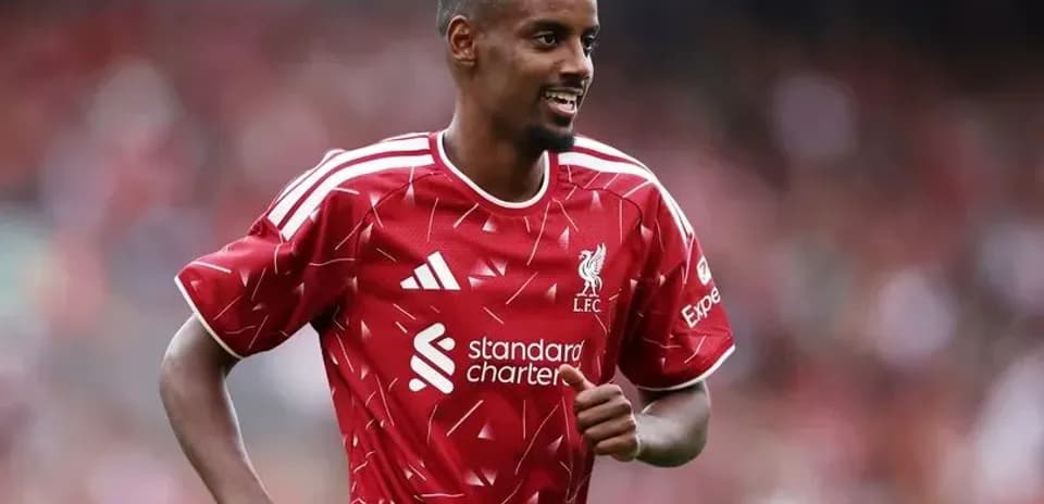 Jugador de Liverpool celebrando en el campo