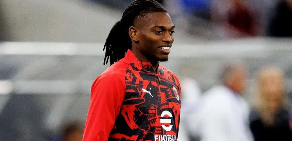 Jugador sonriendo en calentamiento antes del partido