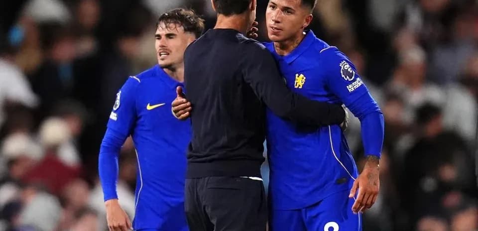 Jugadores de Chelsea celebrando con el entrenador