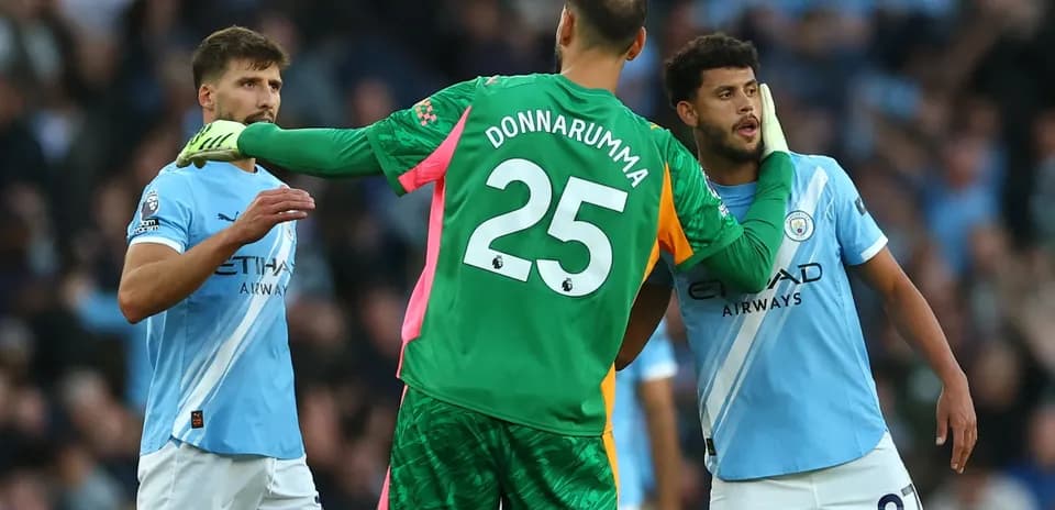 Jugadores de Manchester City en discusión durante el partido