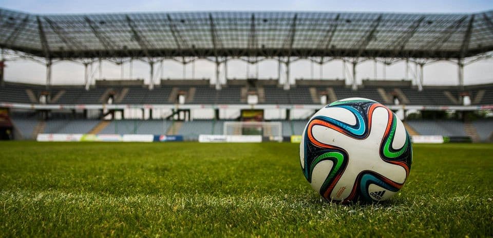 FC Porto vence a Famalicão con gol de Froholdt y lidera la Primeira Liga.jpg