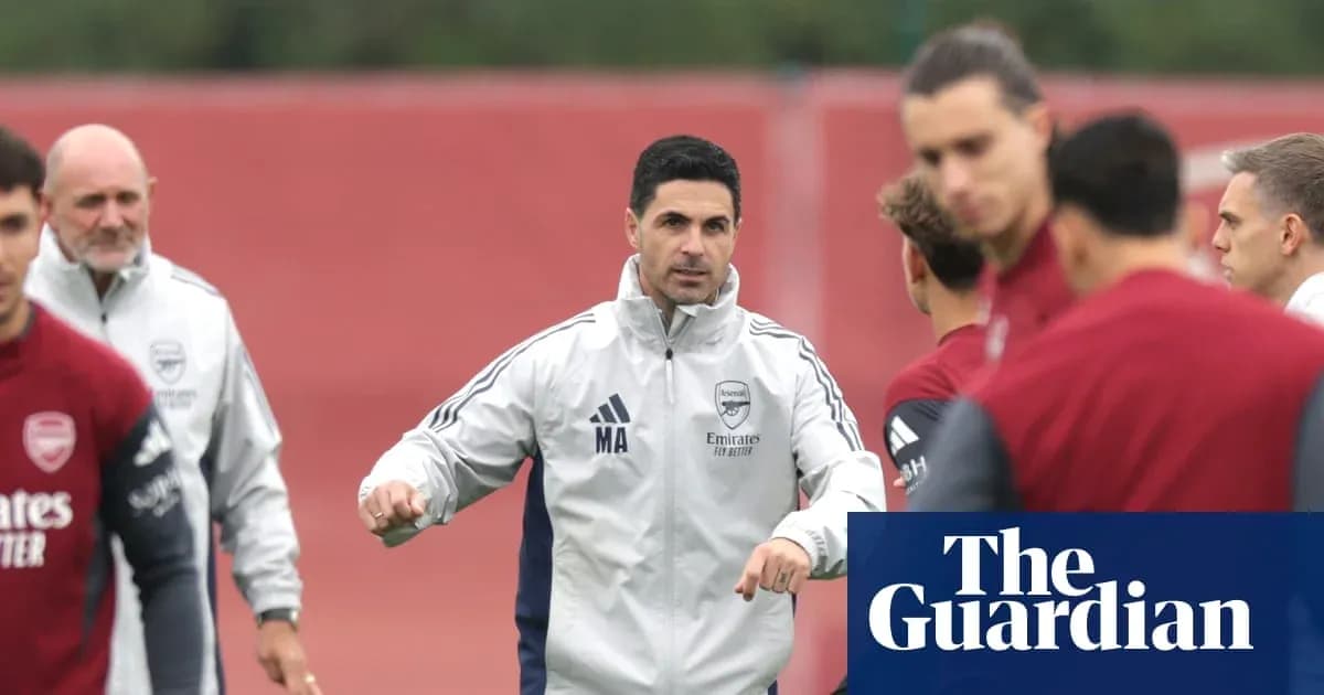 Mikel Arteta dirigiendo entrenamiento del Arsenal