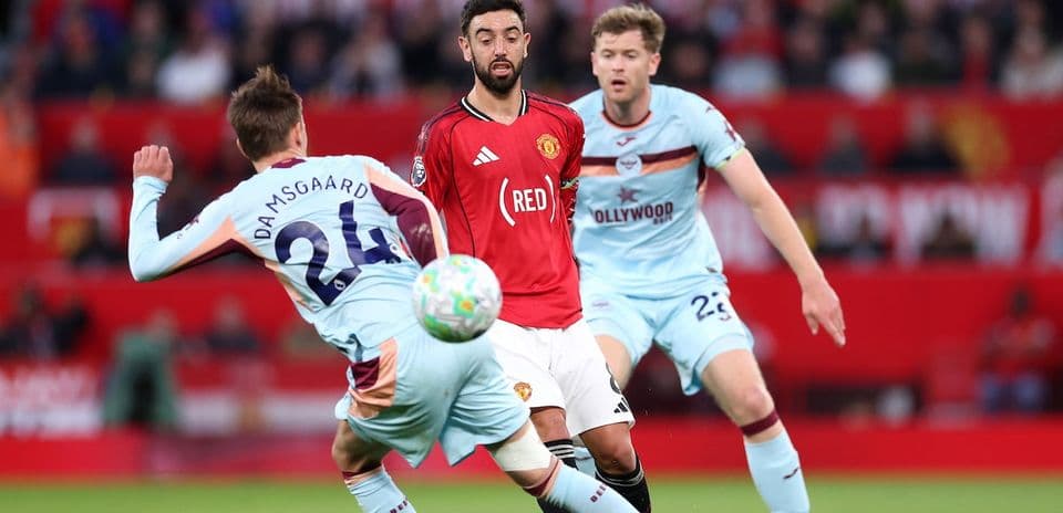 Bruno Fernandes evading challenge during match against Brentford