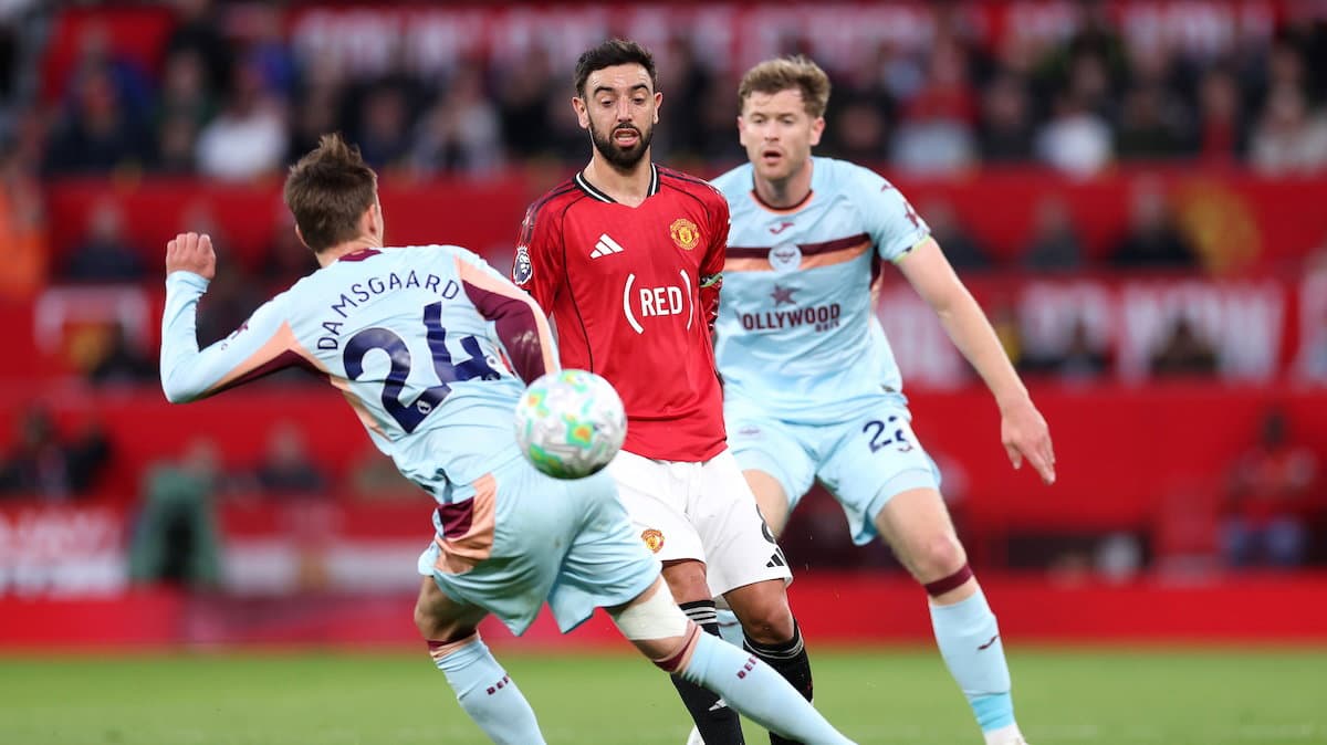 Bruno Fernandes evading challenge during match against Brentford