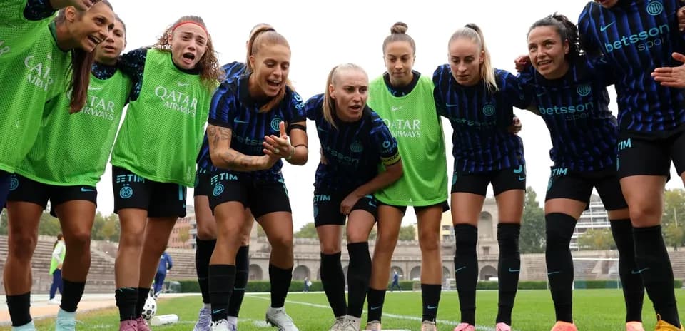 Jugadoras de Inter Milano W animando antes del partido