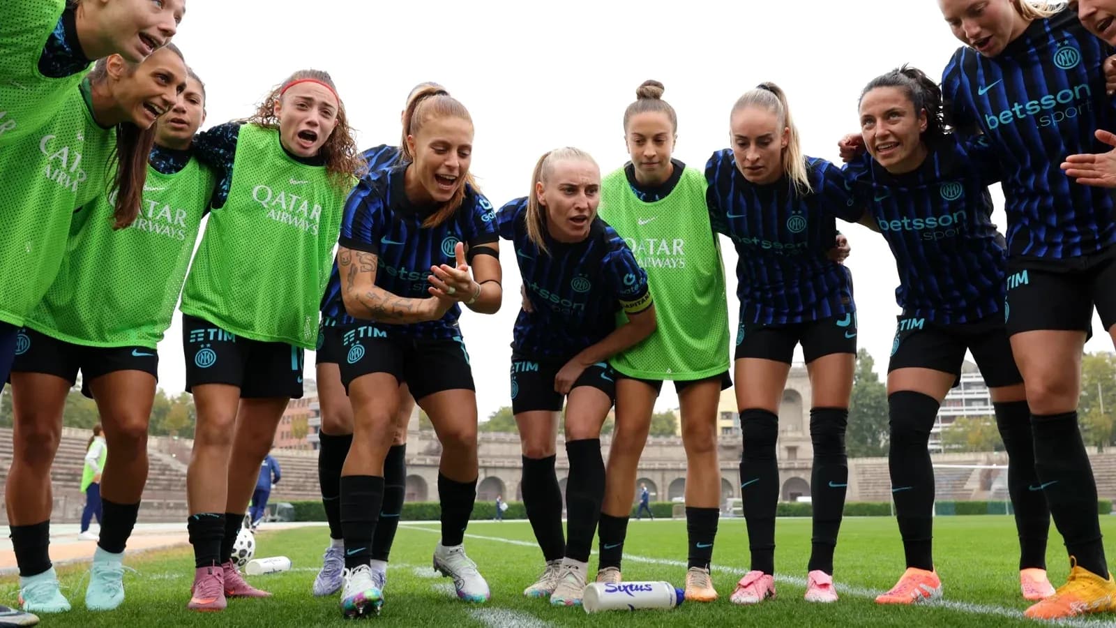 Jugadoras de Inter Milano W animando antes del partido