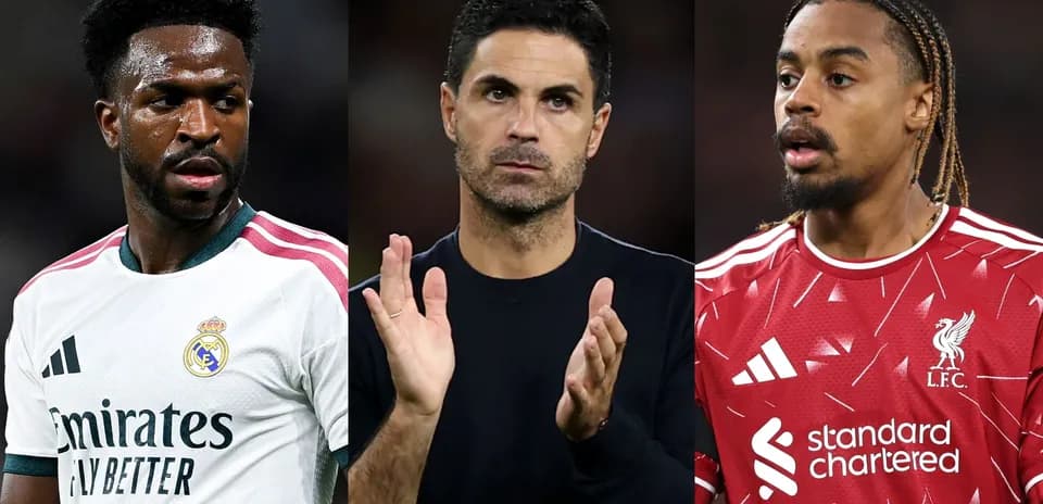 Jugadores de fútbol y entrenador en acción