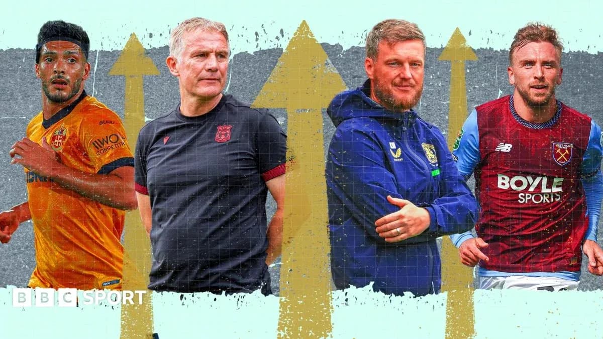 Jugadores y entrenadores de fútbol en acción