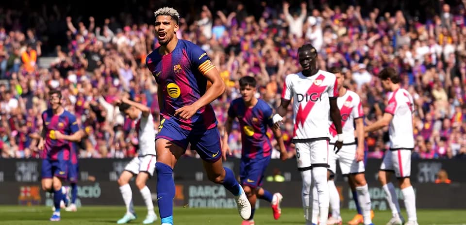 Ronald Araújo celebrando un gol contra Rayo Vallecano