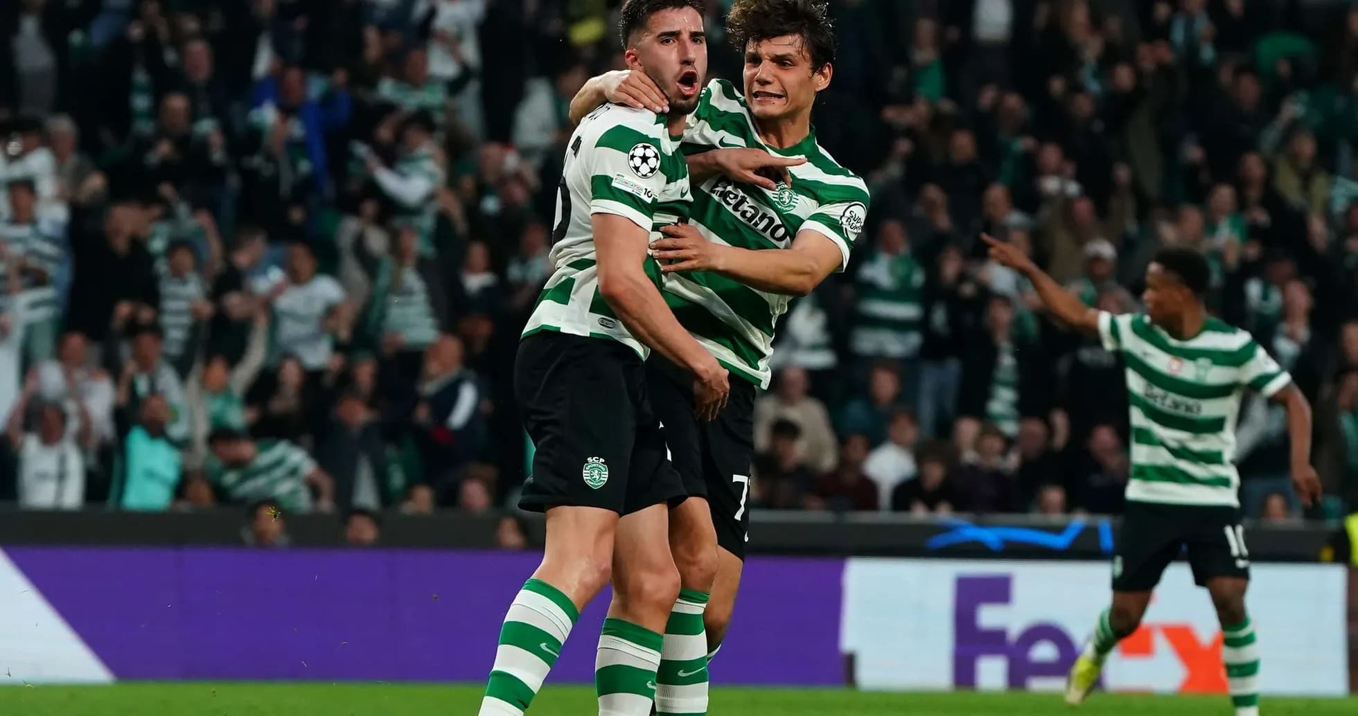 Jugadores de Sporting CP celebrando un gol