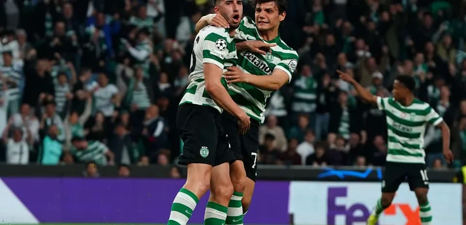 Jugadores de Sporting CP celebrando un gol