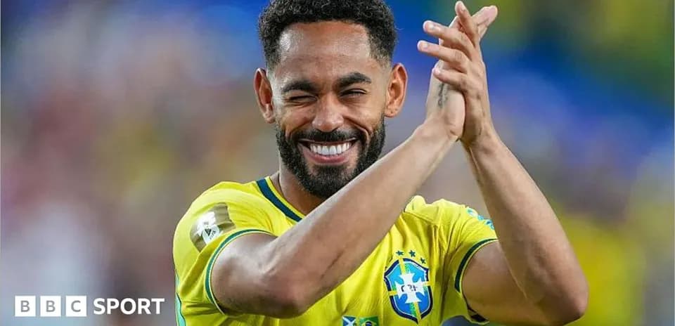 Jugador de Brasil aplaudiendo en el campo