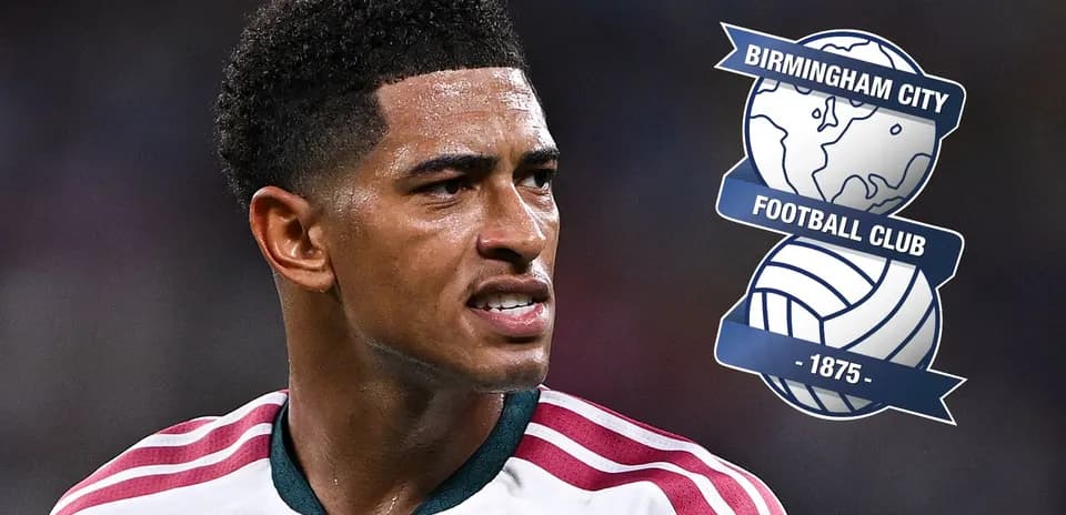 Jugador de Birmingham City en acción durante partido