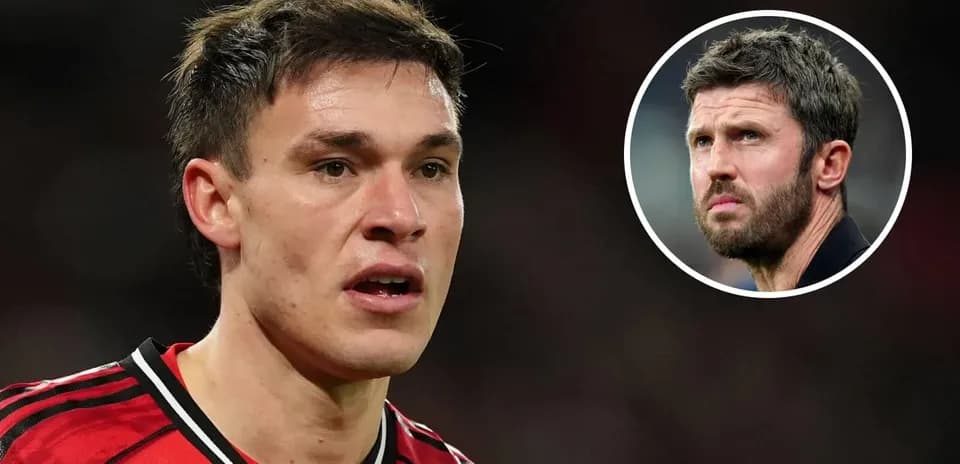 Jugador en acción con entrenador en imagen secundaria