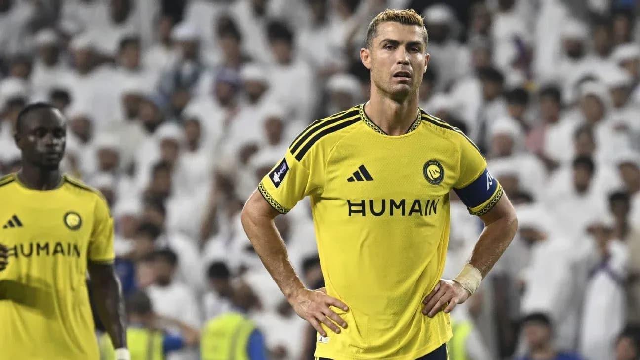 Cristiano Ronaldo en el campo durante un partido