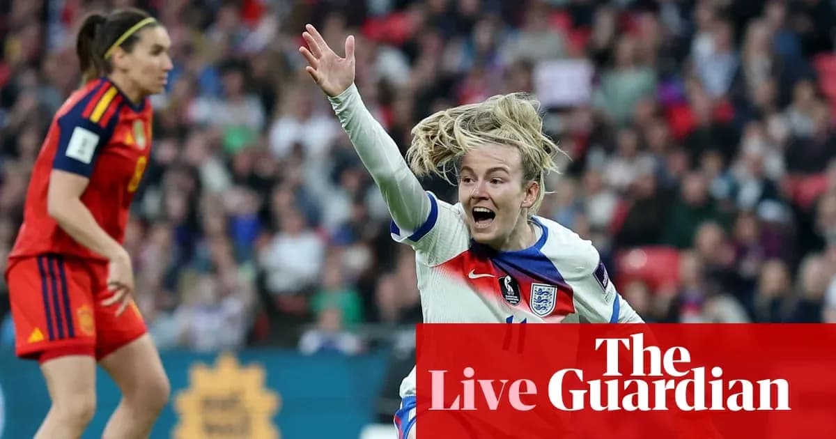 Jugadora de Inglaterra celebrando en partido contra España