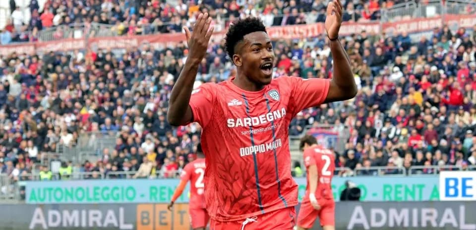 Jugador celebrando un gol en partido de fútbol