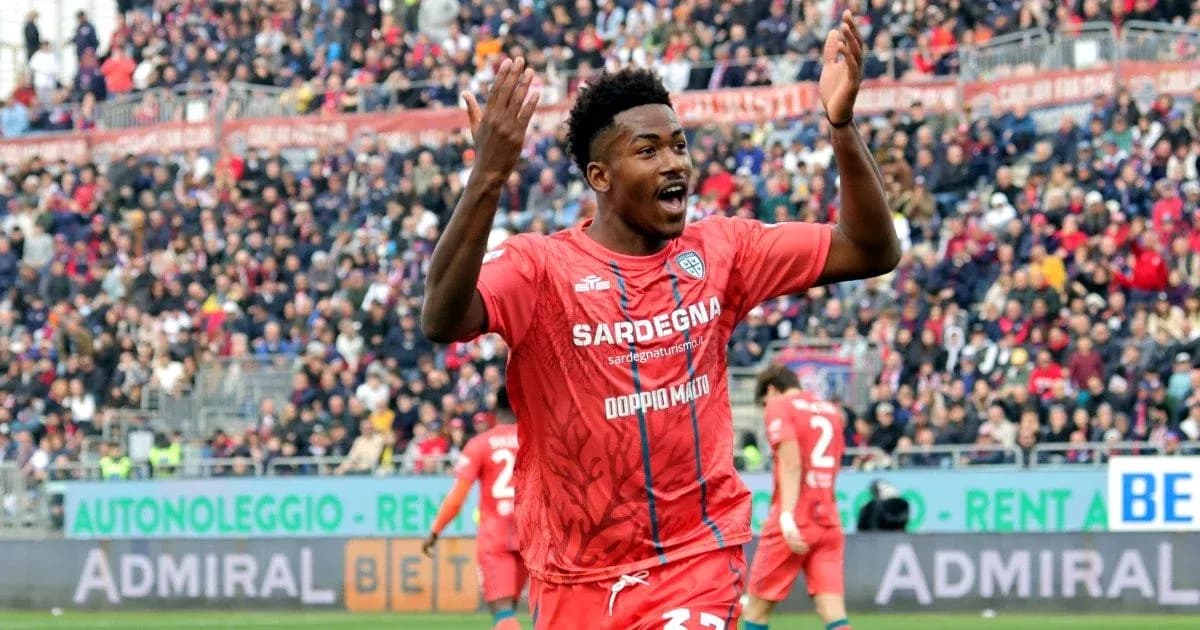 Jugador celebrando un gol en partido de fútbol