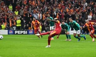 Tiro penalti de jugador del Galatasaray