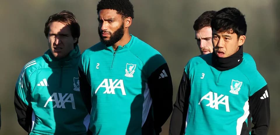Jugadores de Liverpool en sesión de entrenamiento