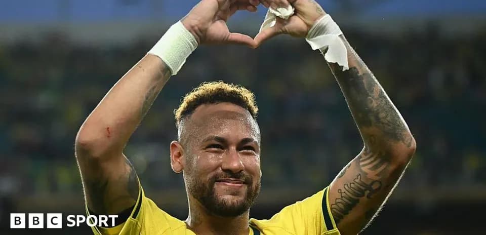 Jugador brasileño celebrando y formando un corazón