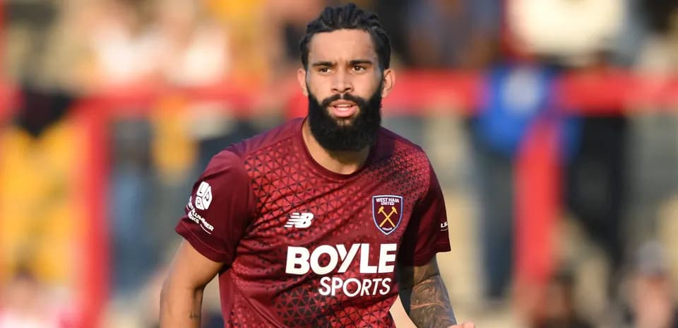 Jugador de West Ham United en acción durante el partido