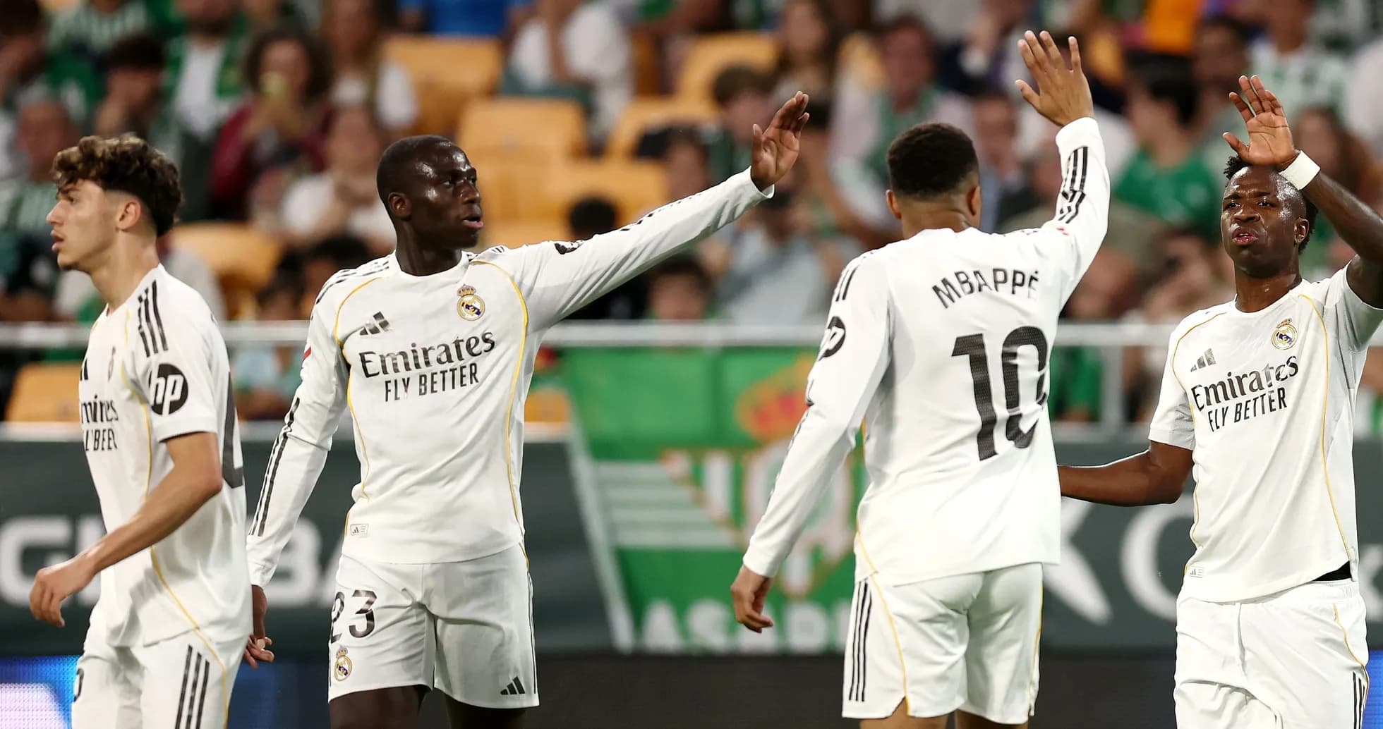 Jugadores de Real Madrid celebrando un gol en partido