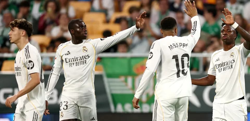 Jugadores de Real Madrid celebrando un gol en partido