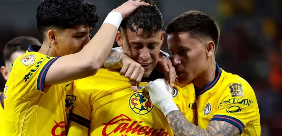 Jugadores de Club América celebrando un gol