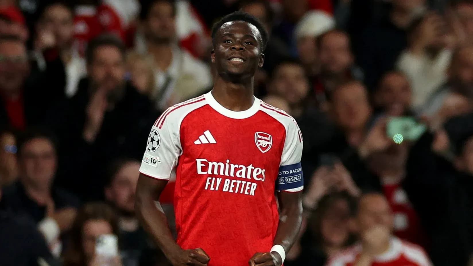 Jugador de Arsenal celebrando un gol en el estadio