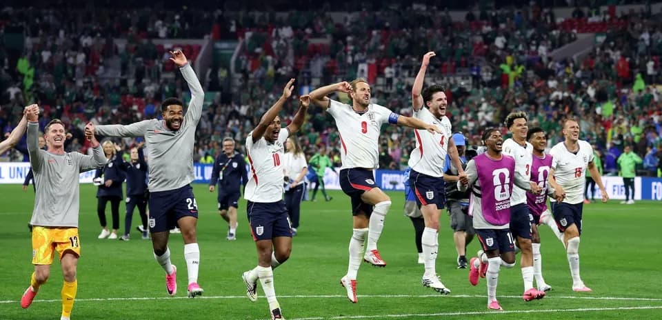 Jugadores de Inglaterra celebrando victoria en el Mundial